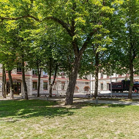 Near Old Town Apartman *