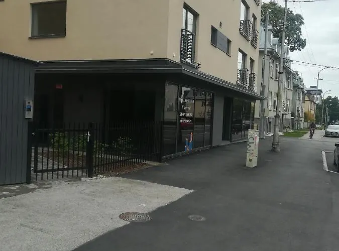 Near Old Town Apartman